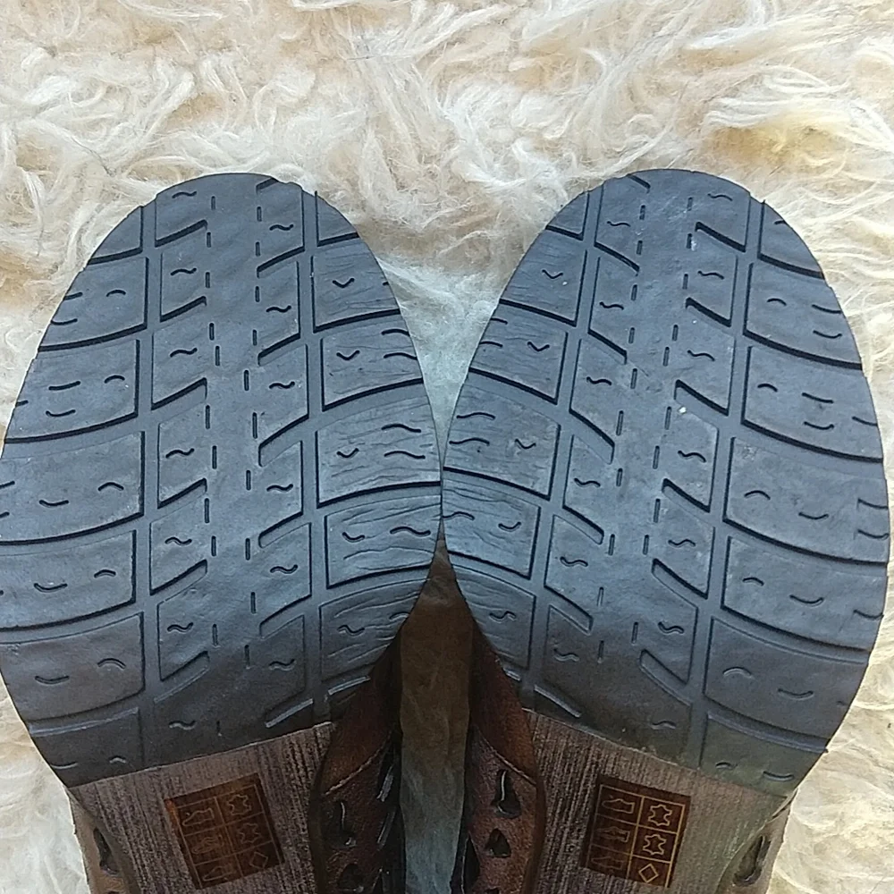 Everybody by B.Z. Moda Slip on Heeled Leather Shoes - Picture 9 of 11